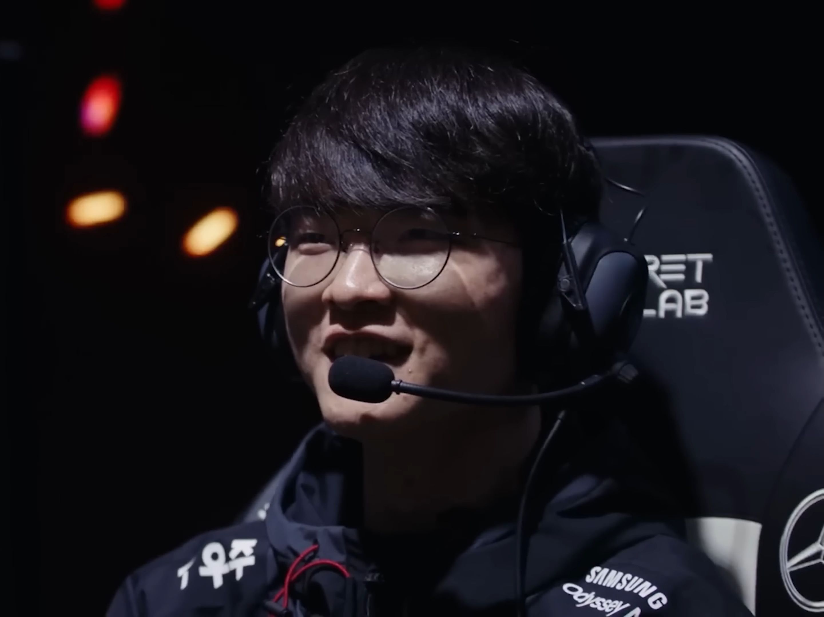 社媒晒出收 社媒晒出收